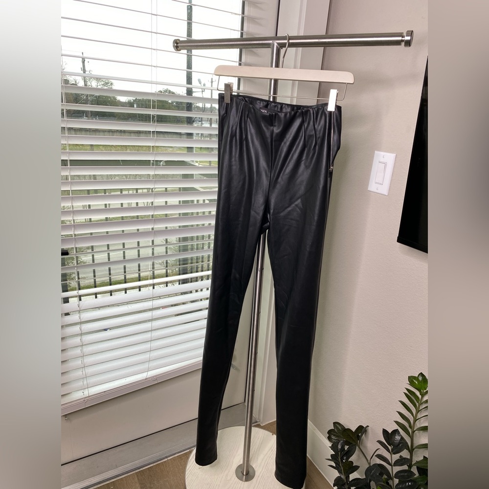 Super comfortable Zara faux leather trousers